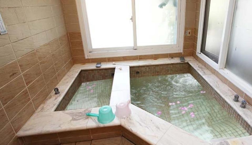 Hotspring World Wulai Hotel Eksteriør billede